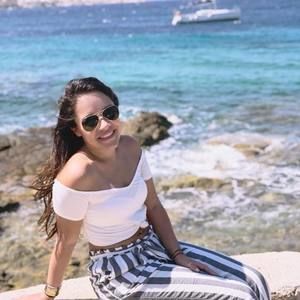 Meet your Posher, Daniela
